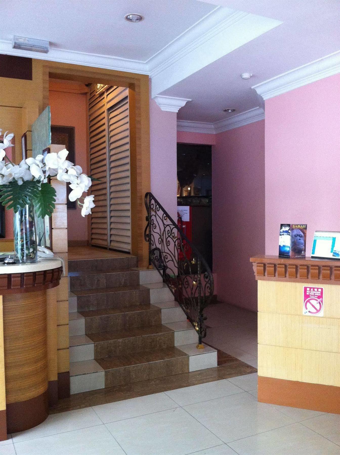 D'Borneo Hotel Кота-Кинабалу Экстерьер фото
